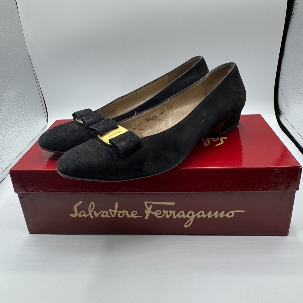 Salvatore Ferragamo Vara Pumps Women 7.5C Black Suede Bow Logo Italy Vintage